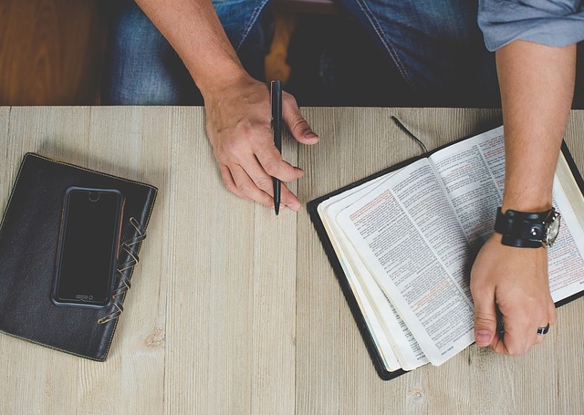 La diferencia entre creer en Dios y vivir para Él